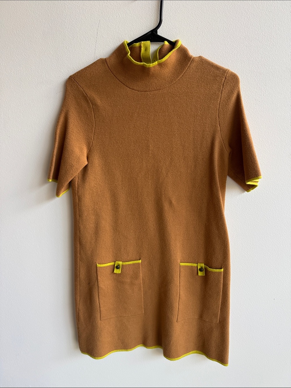 Brown Short-Sleeve Knit Dress with Yellow Trim